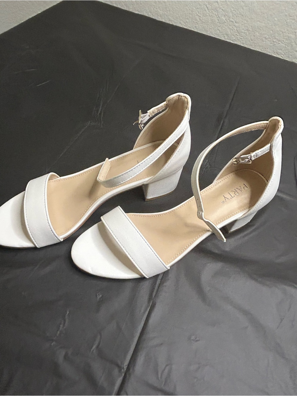 Party White Open-Toe Ankle-Strap Low Block Chunky Heels Size 7 (Like New) - Picture 2 of 16